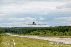 Проход на сверхмалой высоте позволяет остро ощутить скорость полета реактивного самолета Л-39
